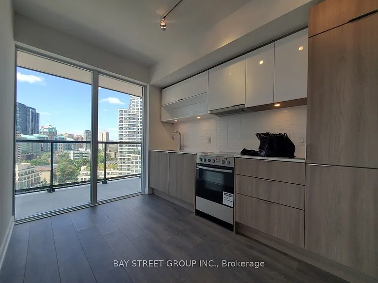 159 Wellesley St E #1309 — Photo 10