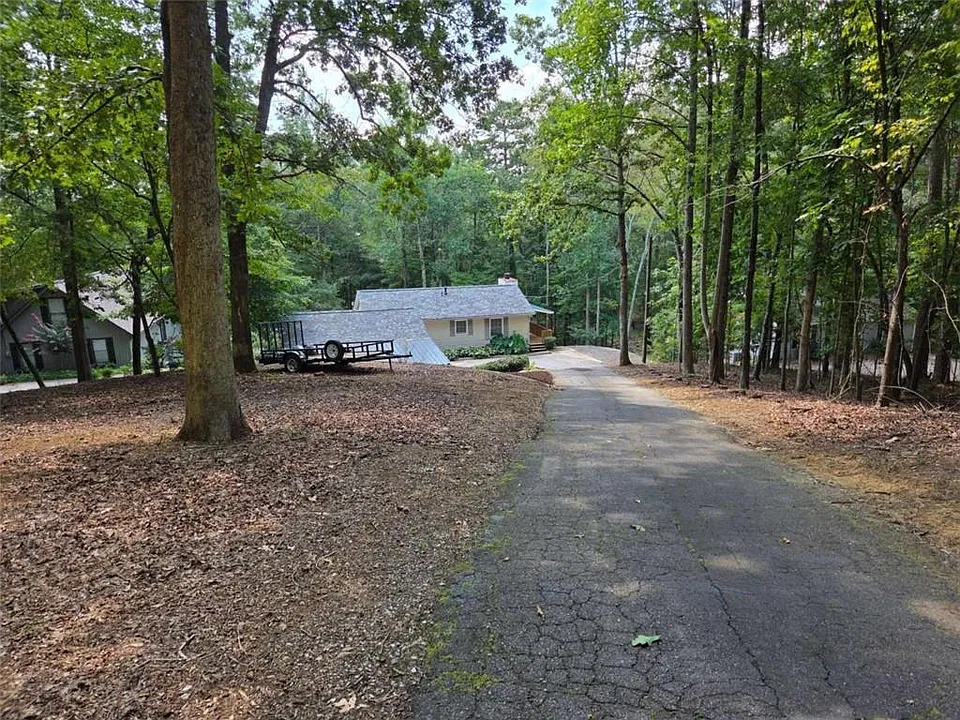 984 Overlook Dr