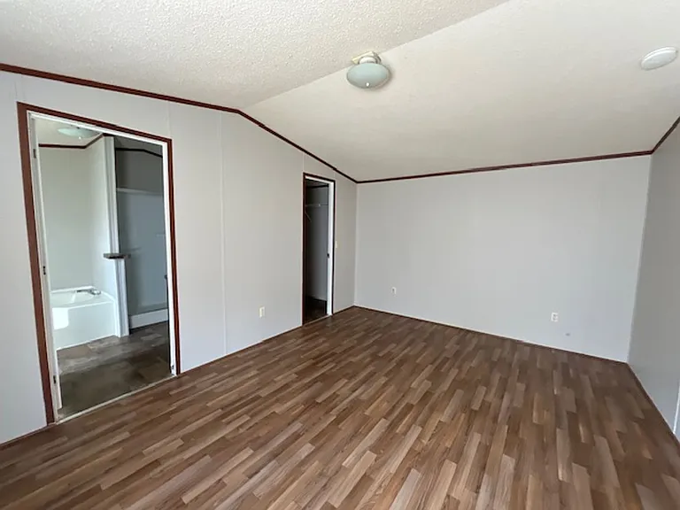 2900 E 6th Ave — Photo 8