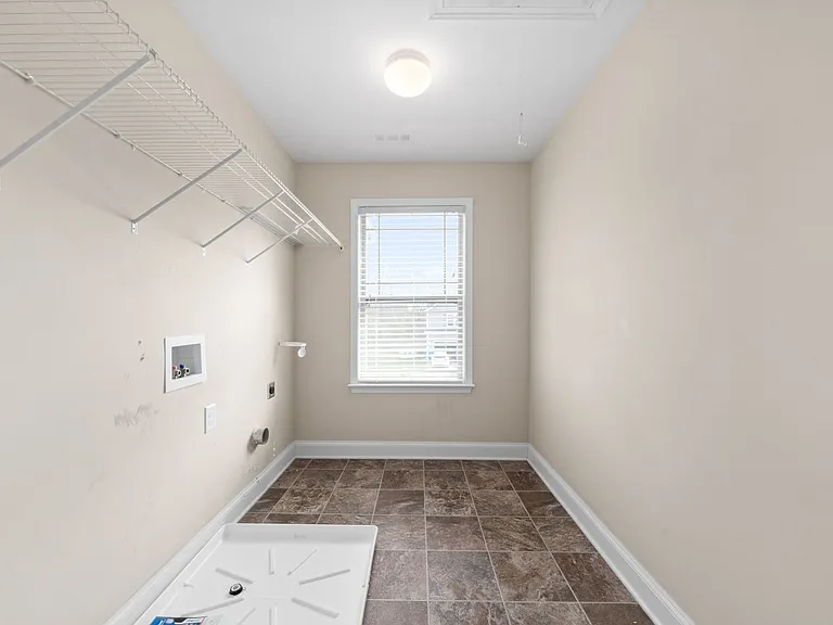 2976 McManus Cir — Photo 34