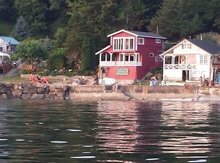 28209 Manzanita Beach Rd SW, Vashon, WA 98070