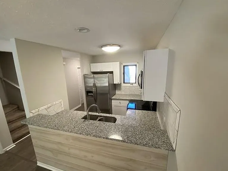 4090 Fairway Lakes Dr — Photo 3