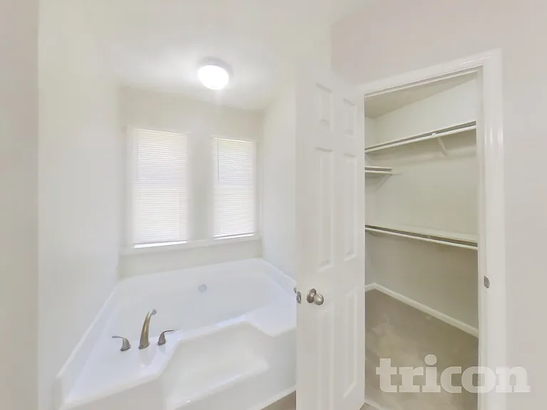 270 Rosewood Dr — Photo 10