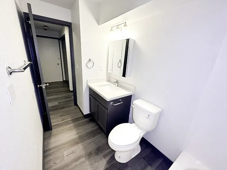 Shoreside Village Apartments — Photo 9