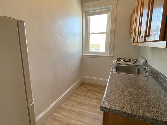 3rd image of 1336 Commonwealth Ave #31