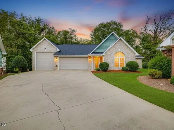 205 Bridgewater Ct, Johnson City, TN 37615