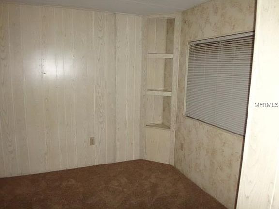 4th image of 519 Lazy Lake Dr W