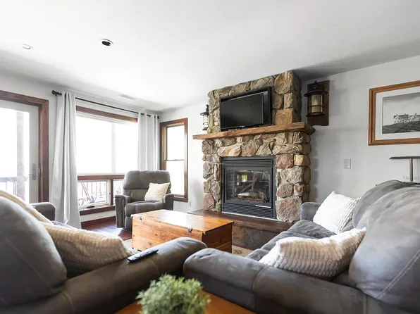 1506 E Koshkonong Dr, Edgerton, WI 53534