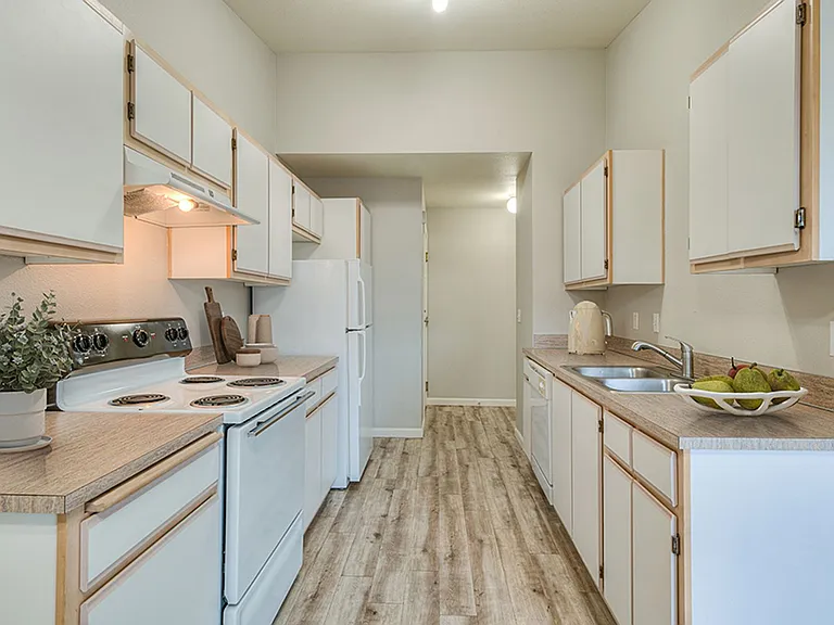 1,2,3-bedroom apartment homes close to everything! — Photo 23