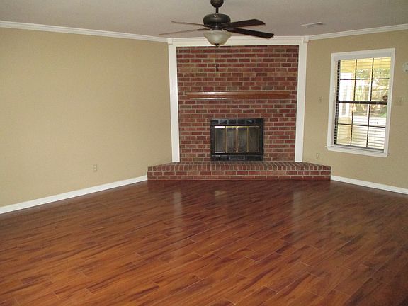 746722_Living _08112015