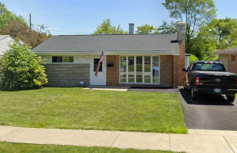 17313 Lorenz Ave — Photo 1