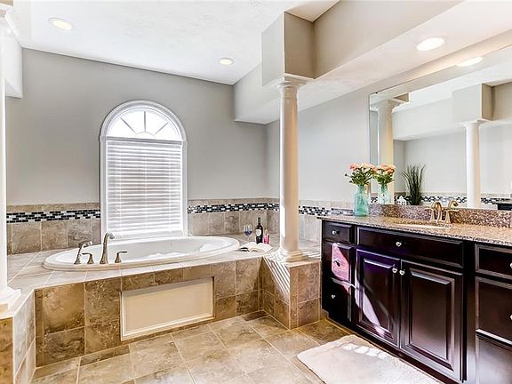 5th image of 9435 Aspen Brook Ct