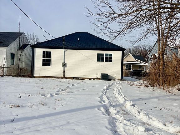 2nd image of 619 W Jackson St