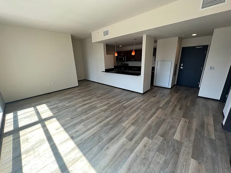 Galaxie High Rise Apartments — Photo 127