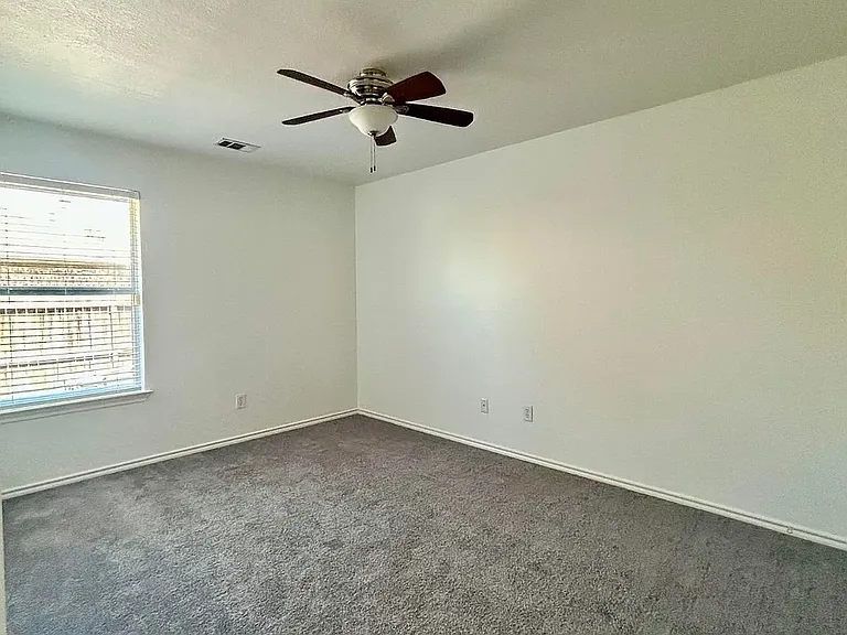 518 Morningside Ct — Photo 13