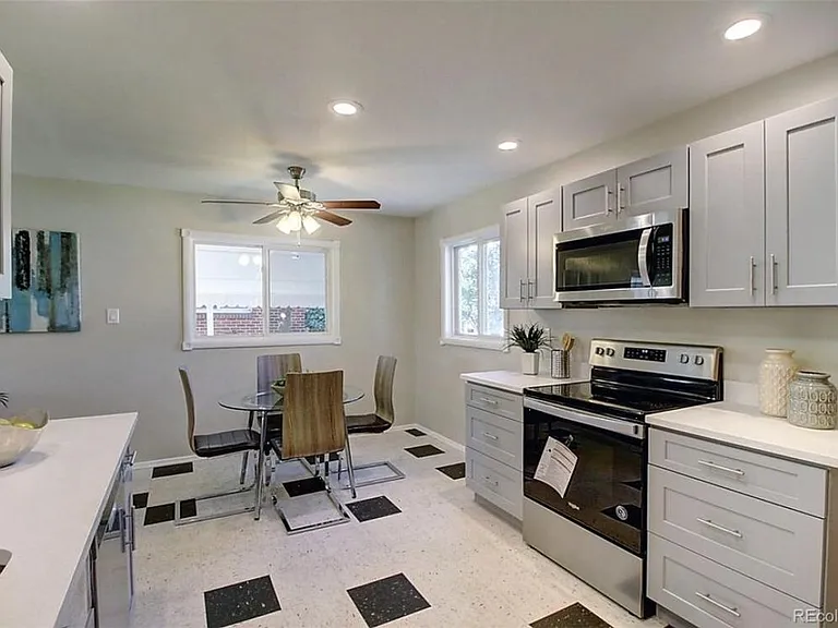 1385 Salem St — Photo 14