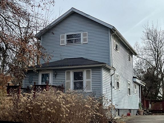 3rd image of 813 Belmont Ave