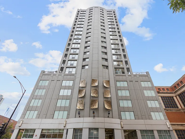 600 N Dearborn St #1505 — Photo 2