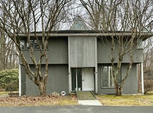 73 Hillyndale Rd, Mansfield, CT 06268