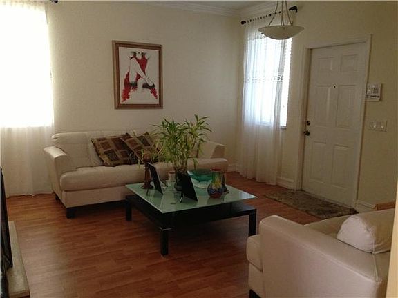 3rd image of 932 Golden Cane Dr