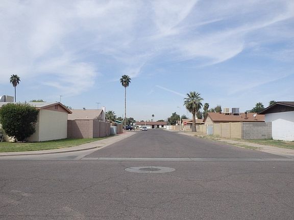 4th image of 6827 W Windsor Blvd