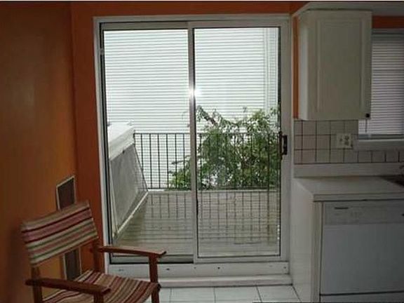 4th image of 453 Craig Ave