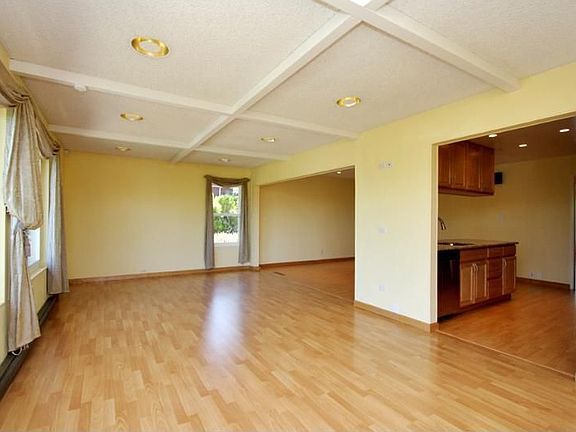 3rd image of 2400 Oakmont Dr