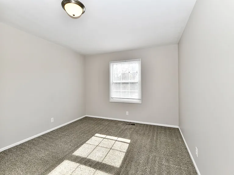 Park Lane Apartments — Photo 25
