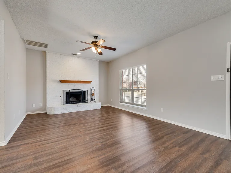 9406 Chimneywood Dr — Photo 3