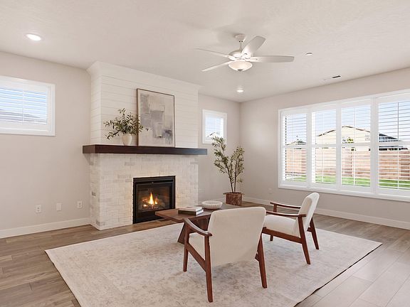 4th image of 4453 Lolo Way