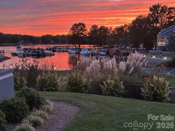 1113 Torrence Cir, Davidson, NC 28036