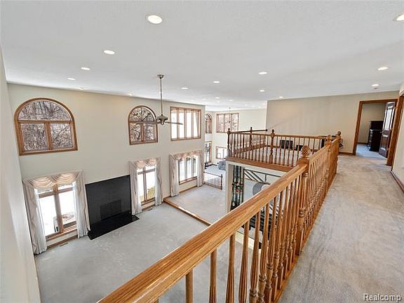 4th image of 6072 N Creek Ct