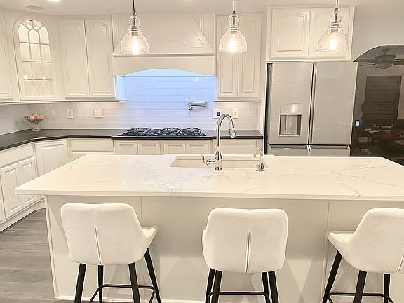 4th image of 48127 Peachtree Way