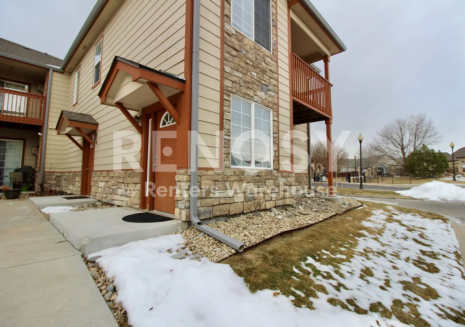 Available Now - Clean 1bd/1ba Condo W/ Attached Garage — Photo 1