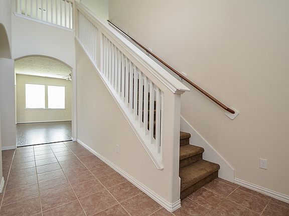 3rd image of 2827 Lakecrest Forest Dr