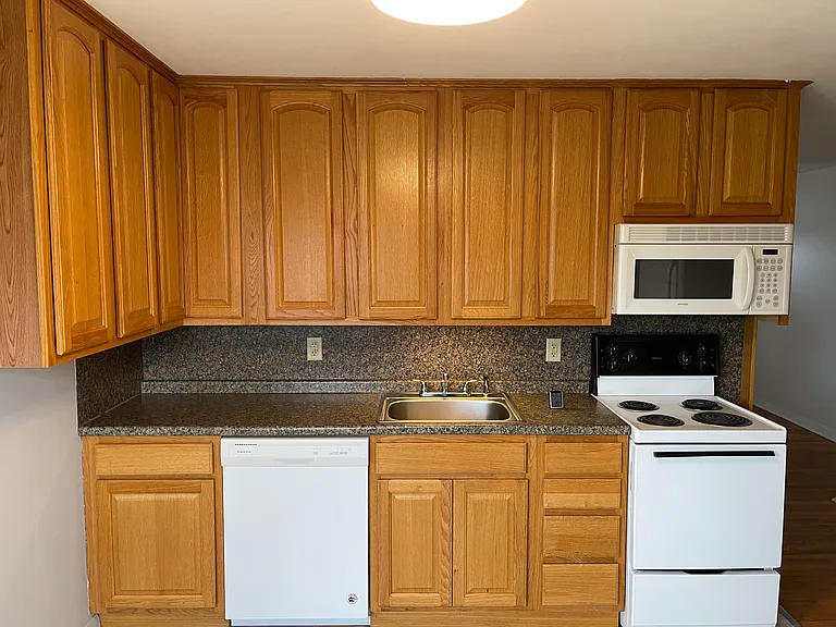 1438 Curtin St — Photo 22