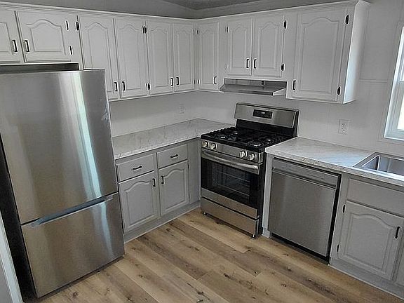 2nd image of 2129 17th St NE