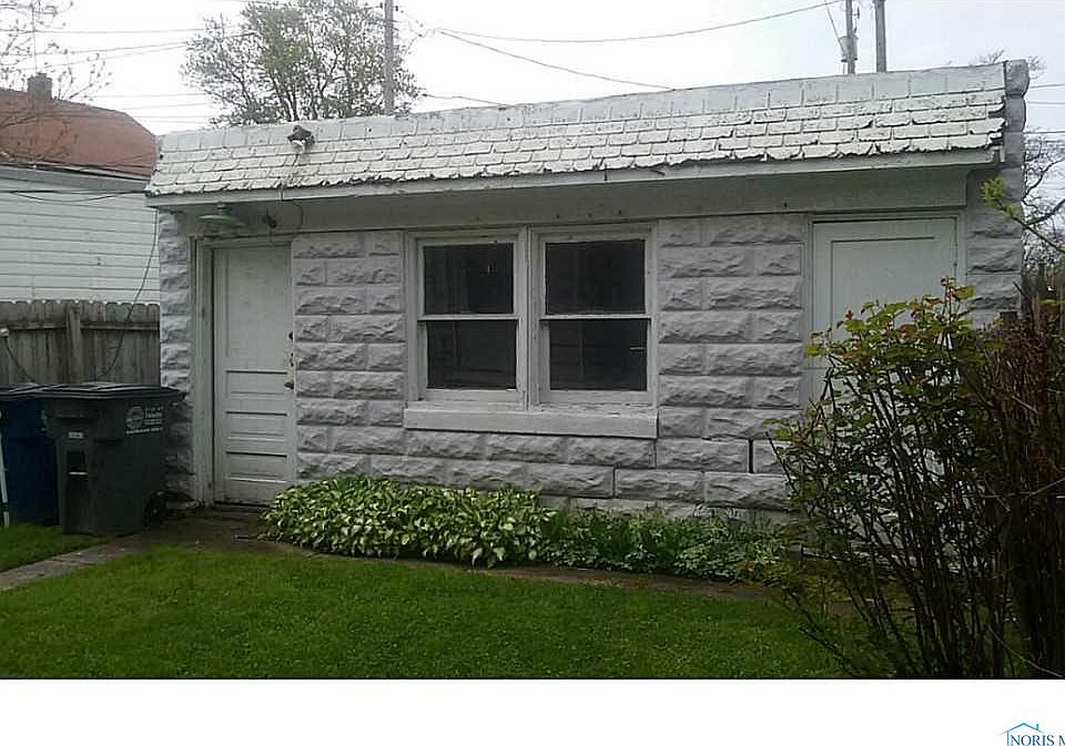 2nd image of 455 W Manhattan Blvd