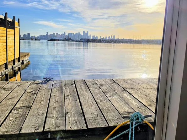 415 Esplanade W #C02, North Vancouver, BC V7M 1A6