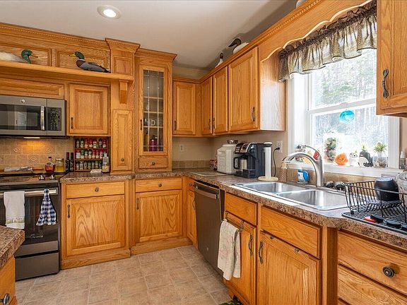 3rd image of 407 Waldoboro Road