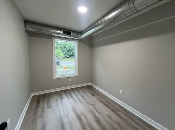 447 Oak Ave