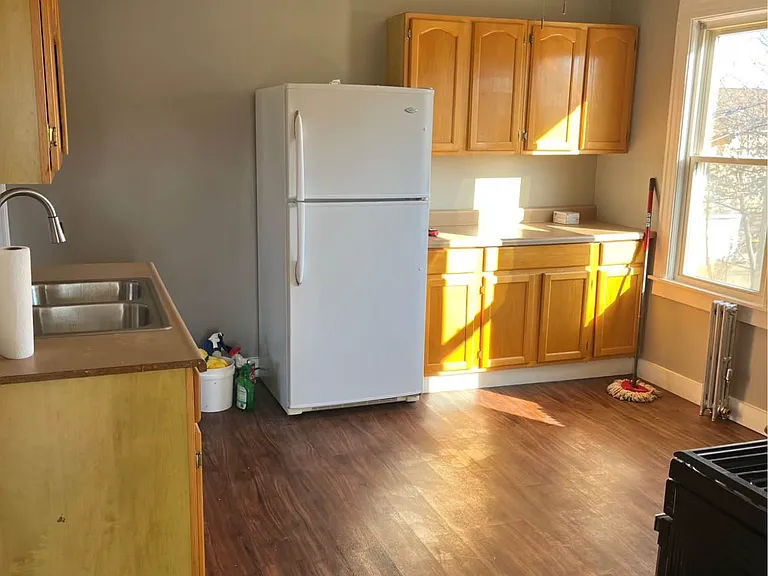 70-72 Montgomery St #2 — Photo 5