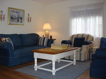 2nd image of 19 Blydenburgh Rd