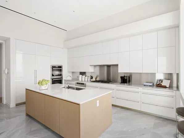 432 Park Avenue image 14 of 33