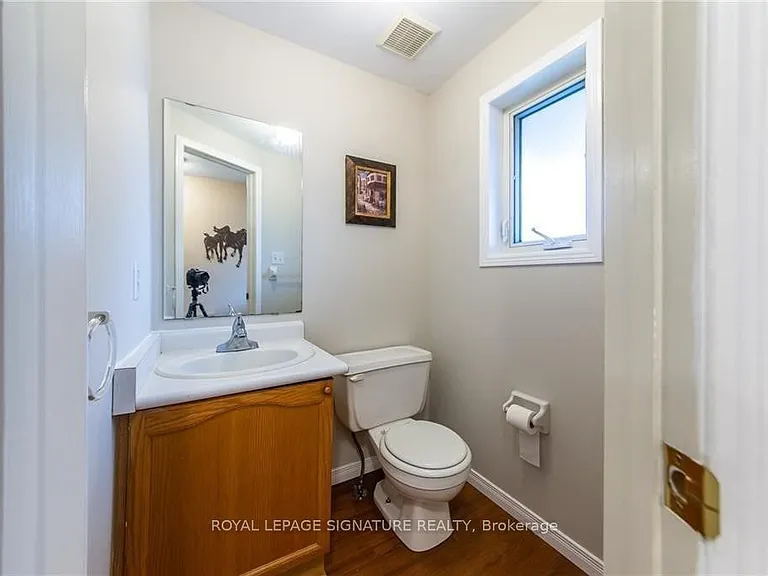 426 Downsview Pl — Photo 2