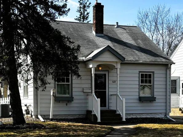 1623 Dunlap St N, Saint Paul, MN 55108