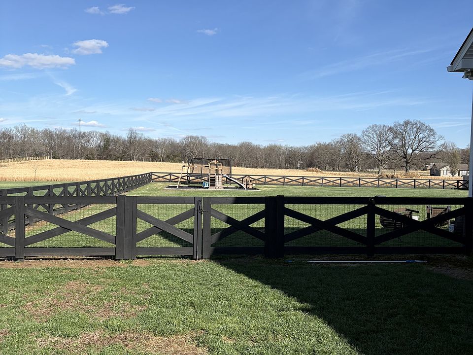 2nd image of 733 Jackson Rd