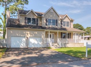 66 10th St, Toms River, NJ 08753