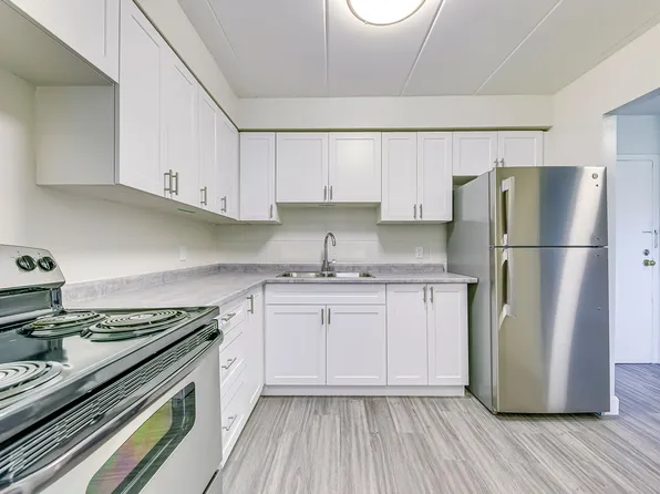 Lakeside Gardens Apartments