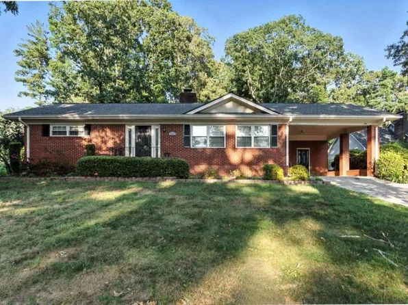 5809 Norton Cir, Flowery Branch, GA 30542